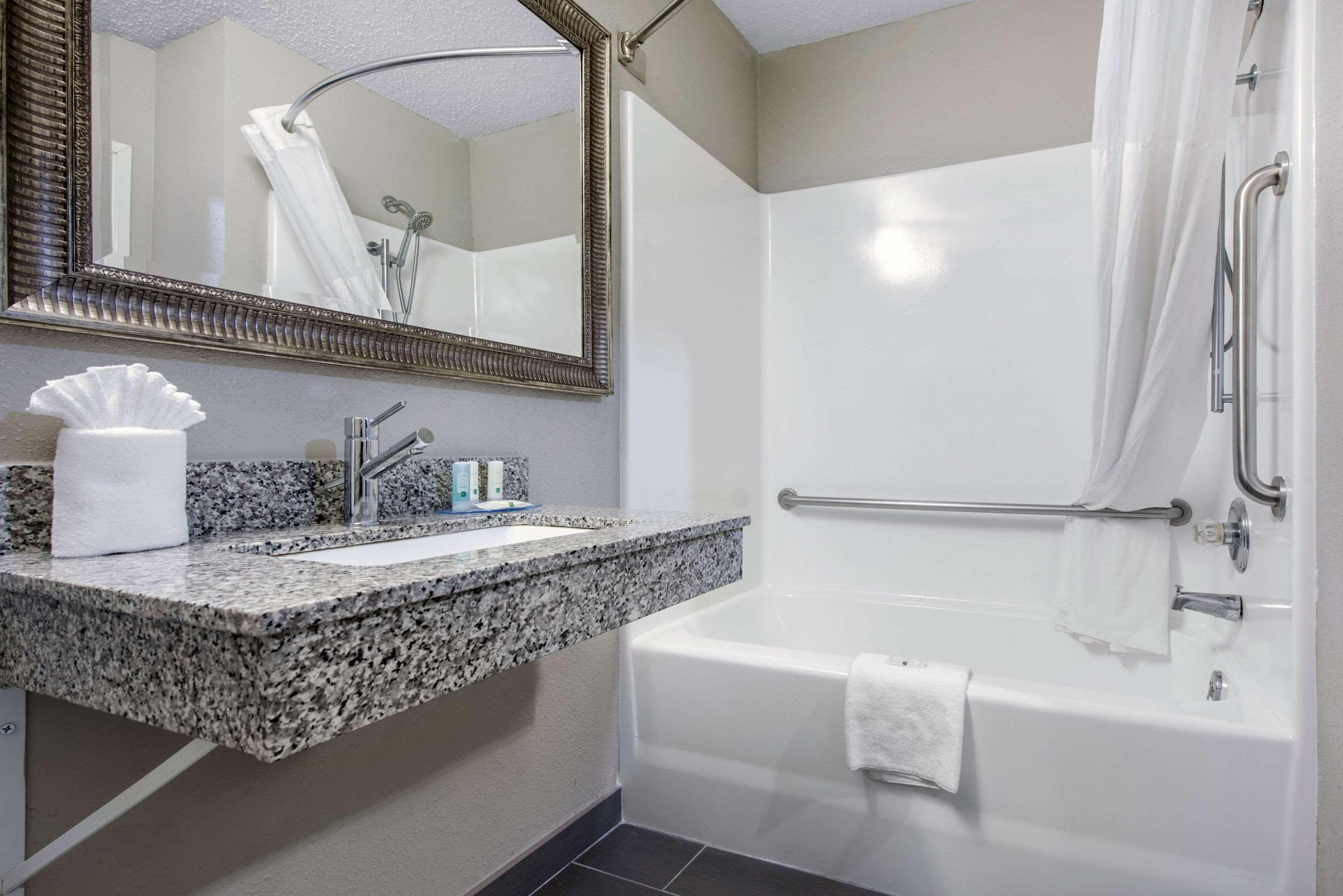 Quality Inn & Suites Brownsburg - Indianapolis West Dış mekan fotoğraf
